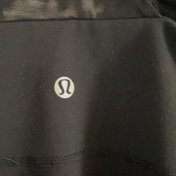 LULULEMON TANK TOP SIZE 4 😍😍😍🤩😊🔥😊☄️☄️☄️ - Picture 2 of 4
